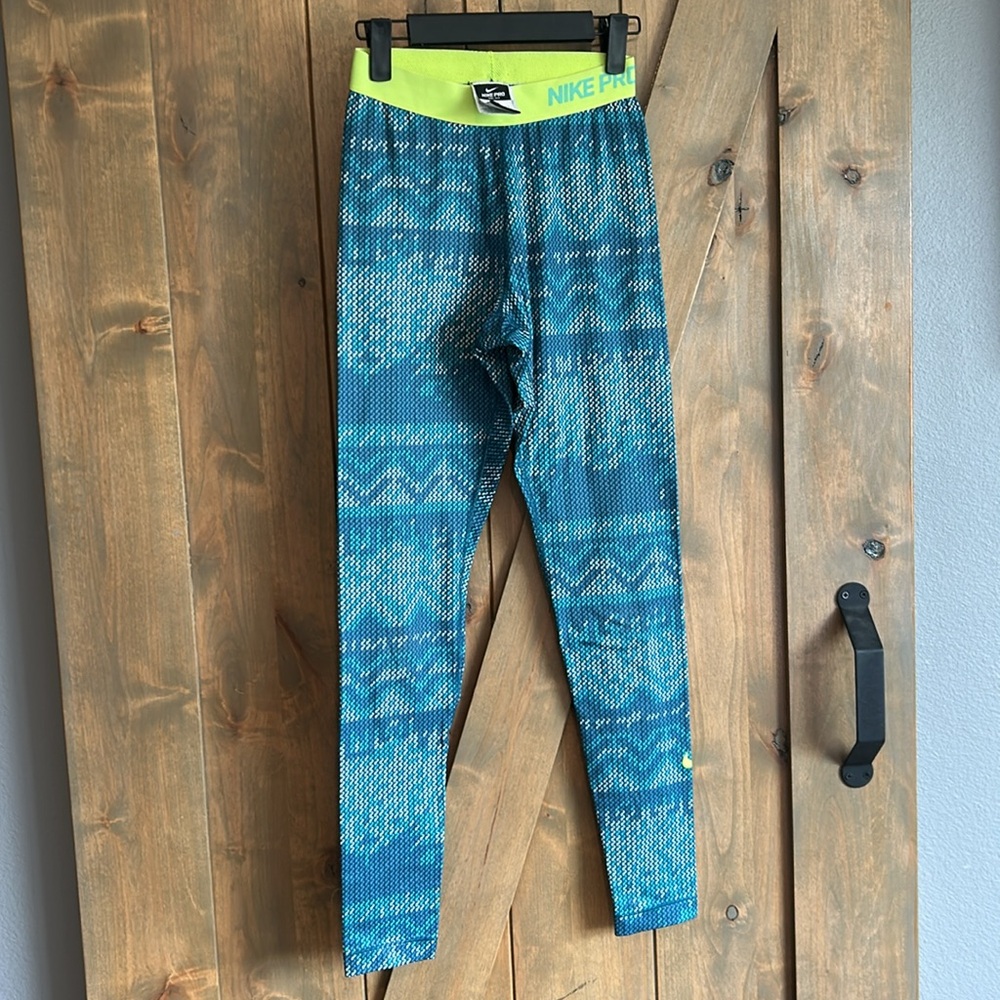 Nike pro workout leggings